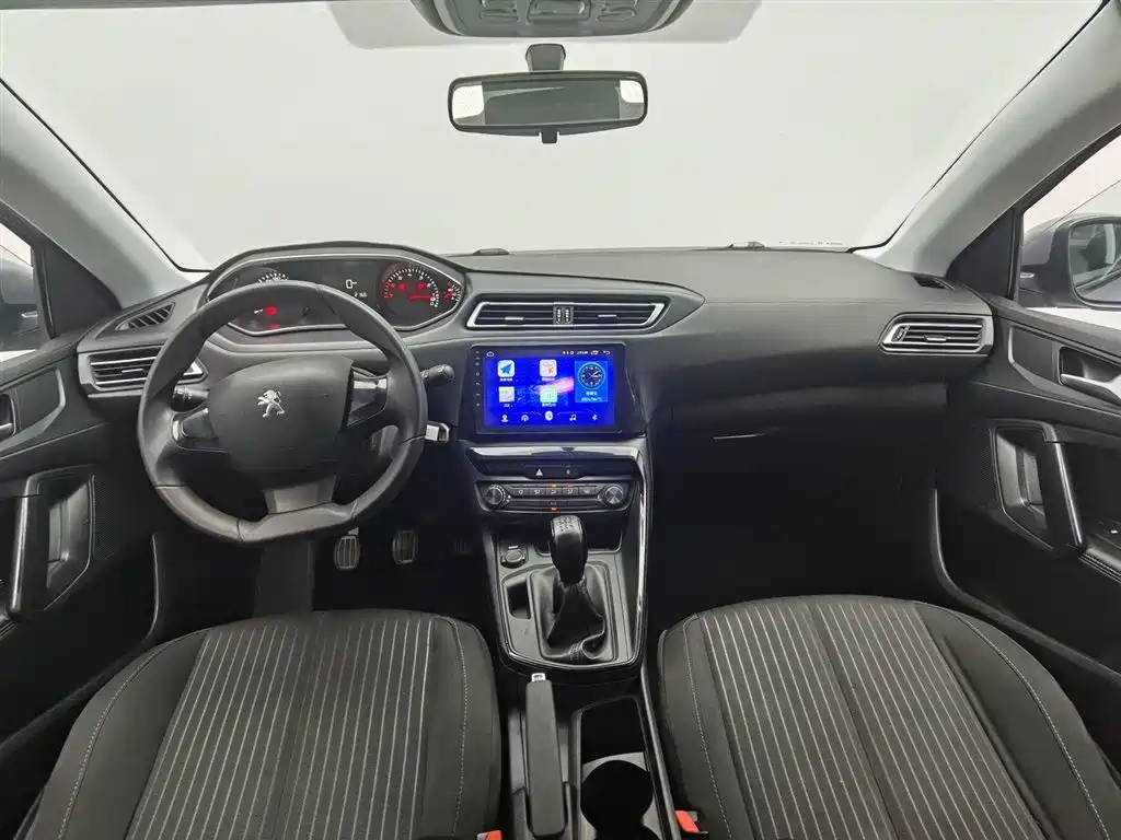 Peugeot 308 2016 1.6L MT Fashion