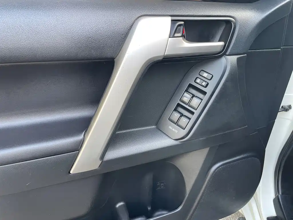 Toyota Prado — миниатюра 11