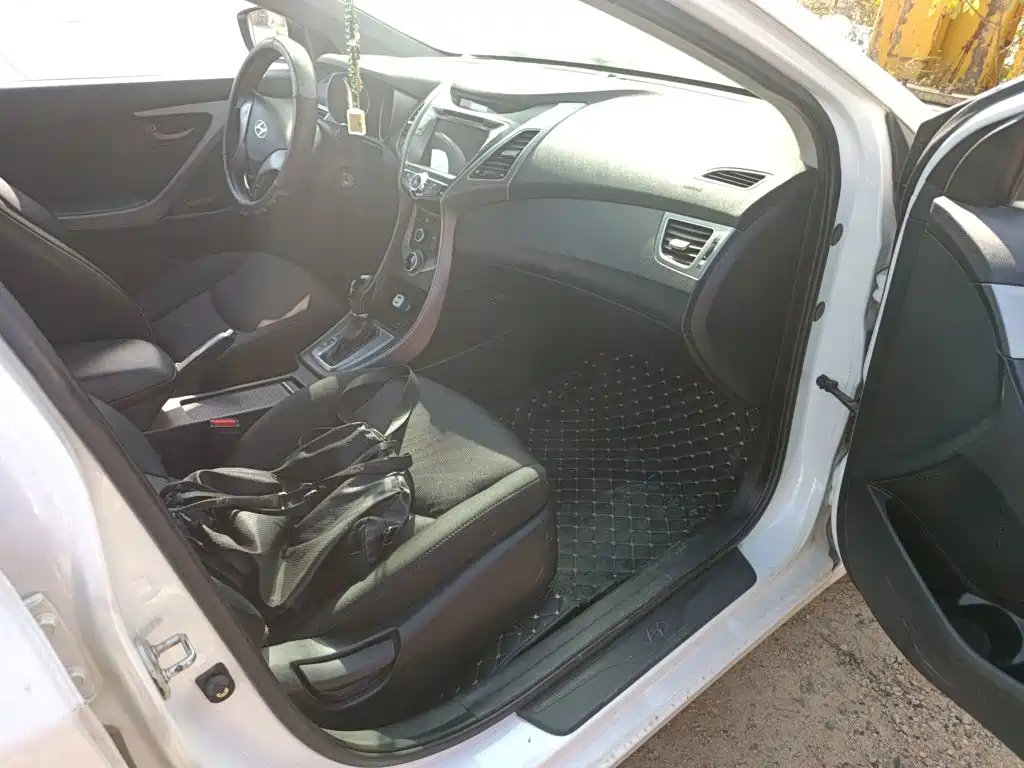 Hyundai Elantra Langdong — миниатюра 20