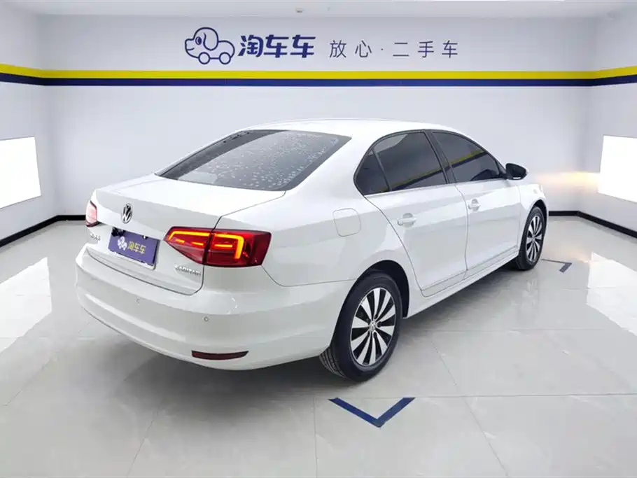Volkswagen Sagitar 2018 1.6L AT Comfort