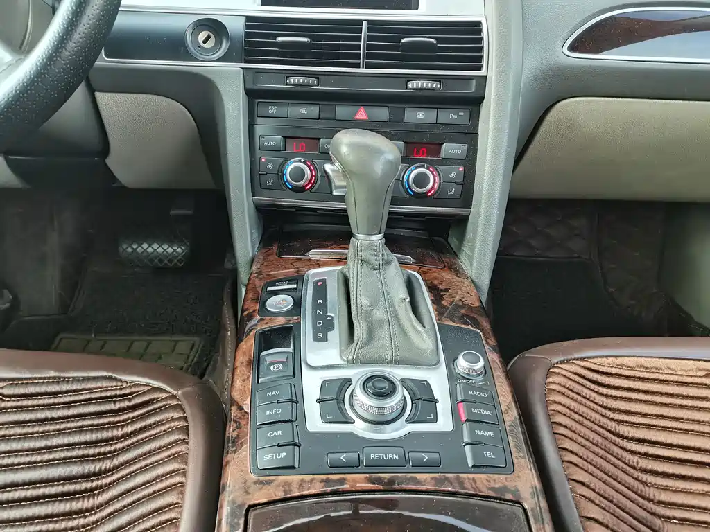 Audi A6L — миниатюра 12