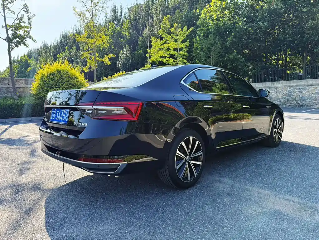 Skoda Superb — миниатюра 6