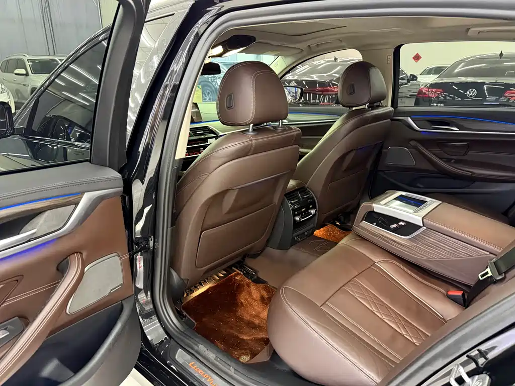 BMW 5 Series — миниатюра 7