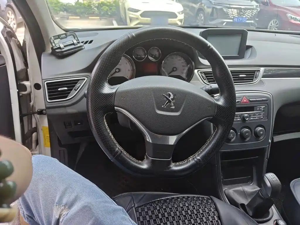 Peugeot 308 — миниатюра 11