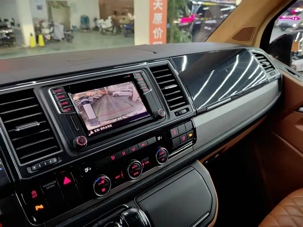 Volkswagen Caravelle 2017 2.0TSI Comfort 7 мест