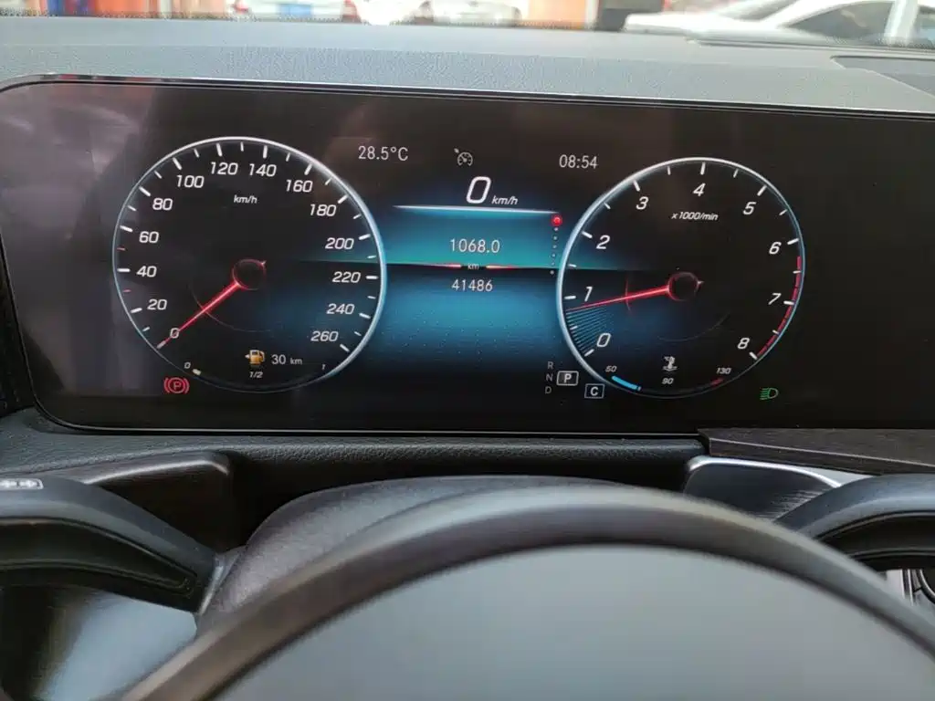 Mercedes-Benz GLB — миниатюра 12