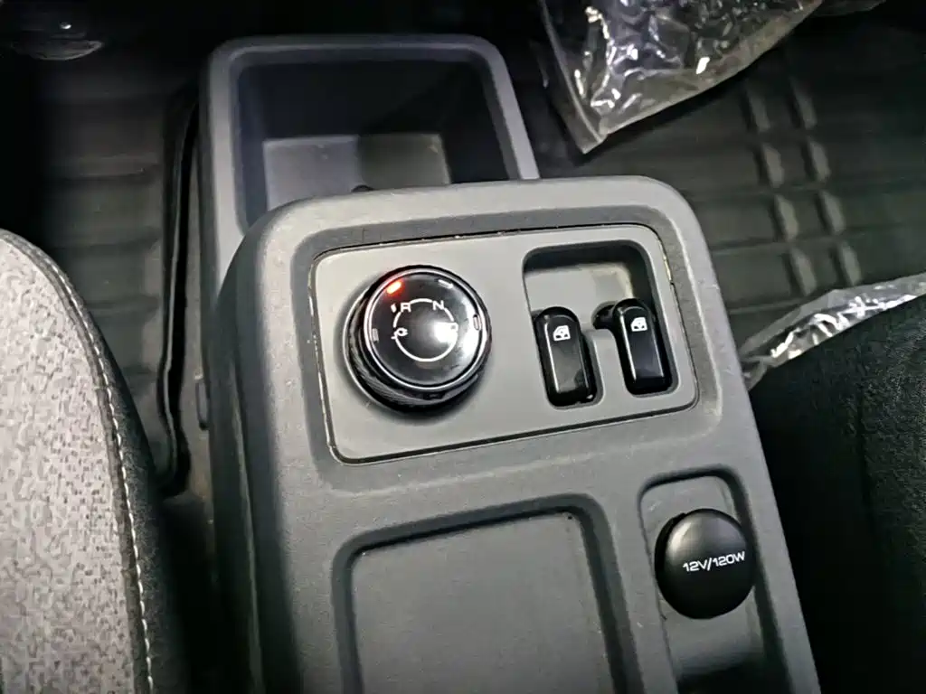 Wuling Yangguang — миниатюра 14