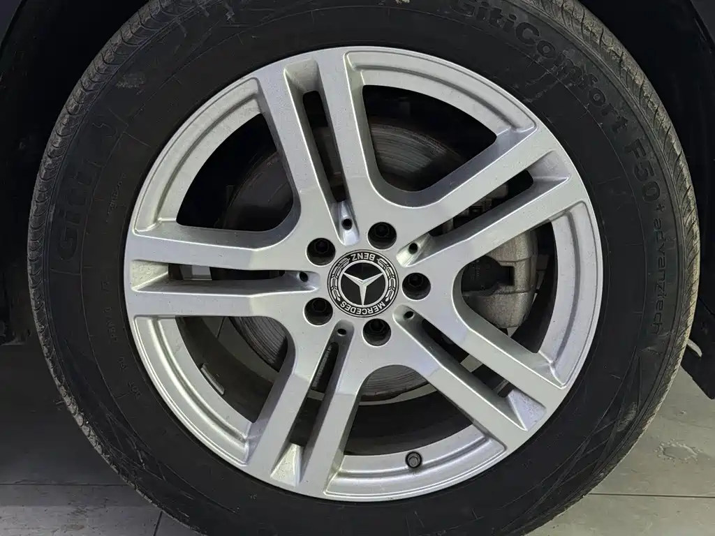 Mercedes-Benz GLB — миниатюра 21