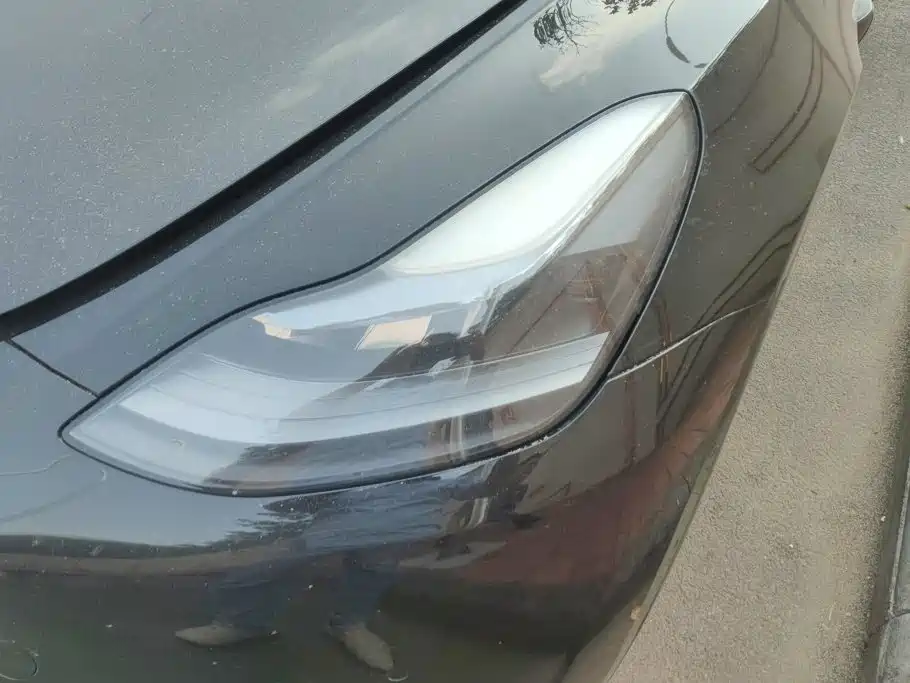 Tesla Model Y — миниатюра 5