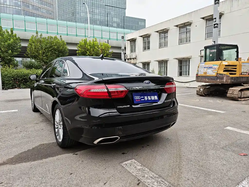 Ford Taurus — миниатюра 6