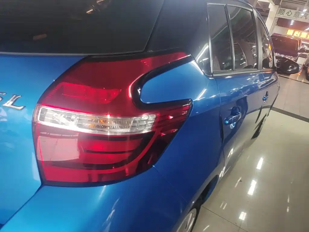 Toyota Yaris L — миниатюра 8