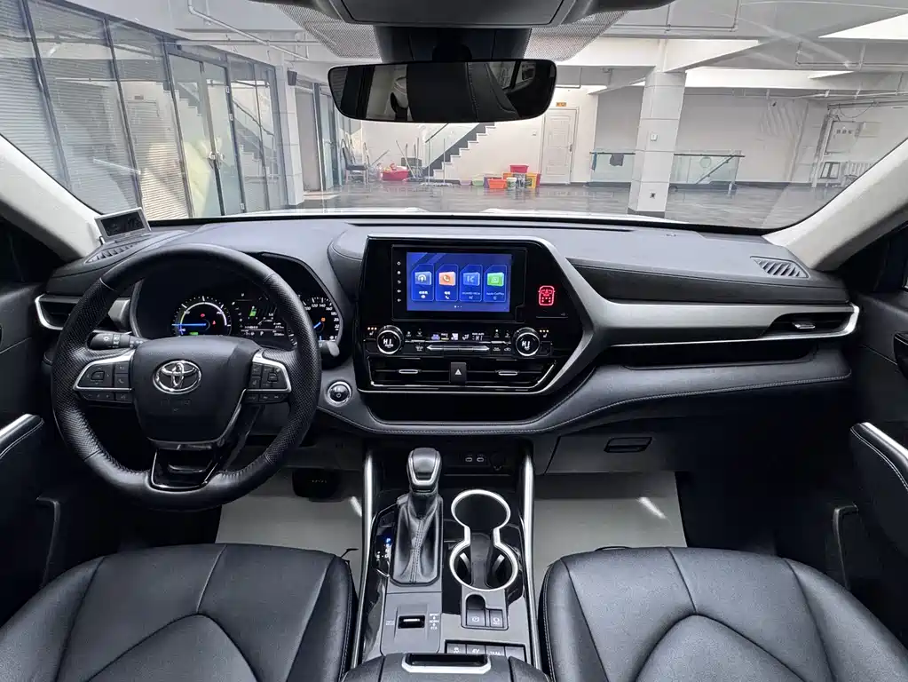 Toyota Highlander 2023 2.5L Luxury 7 мест