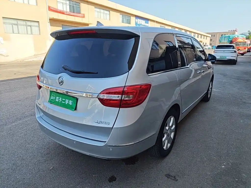 Buick GL8 — миниатюра 7