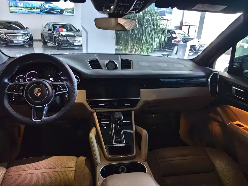 Porsche Cayenne — миниатюра 10