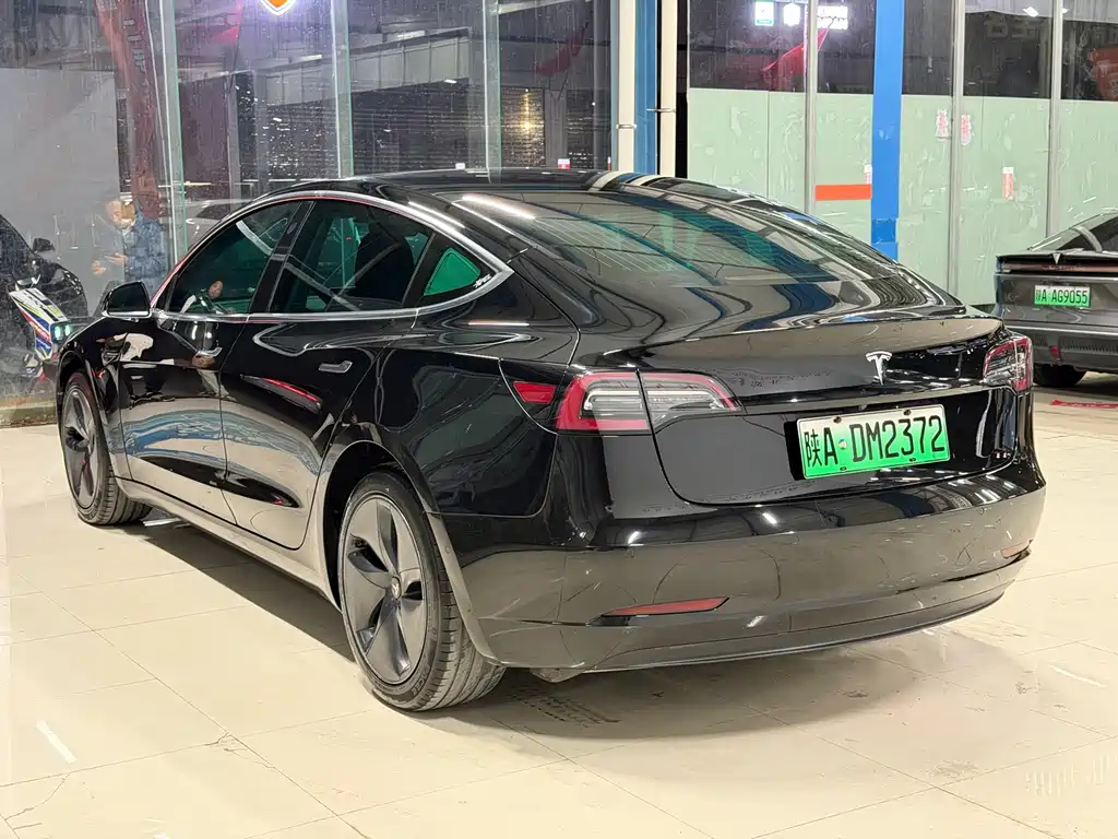 Tesla Model 3 — миниатюра 13