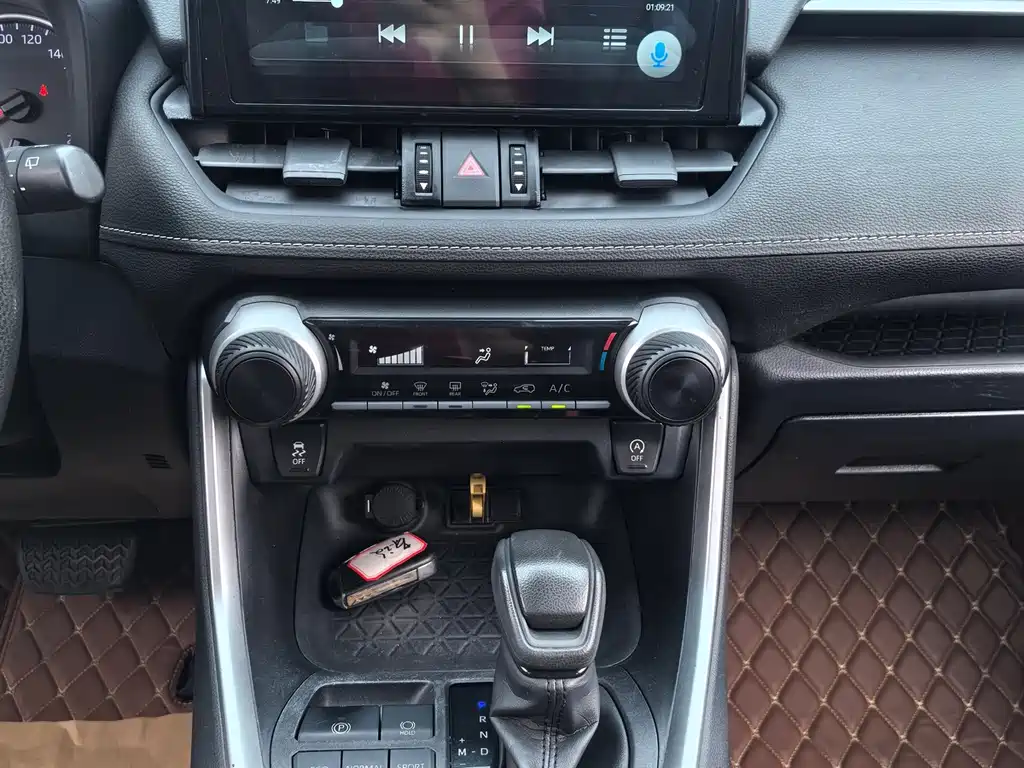 Toyota RAV4 — миниатюра 11