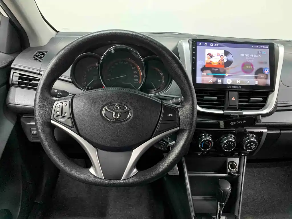 Toyota Yaris L — миниатюра 10