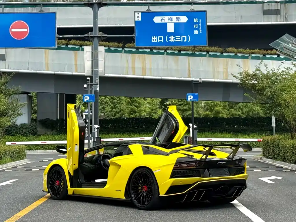 Lamborghini Aventador — миниатюра 9