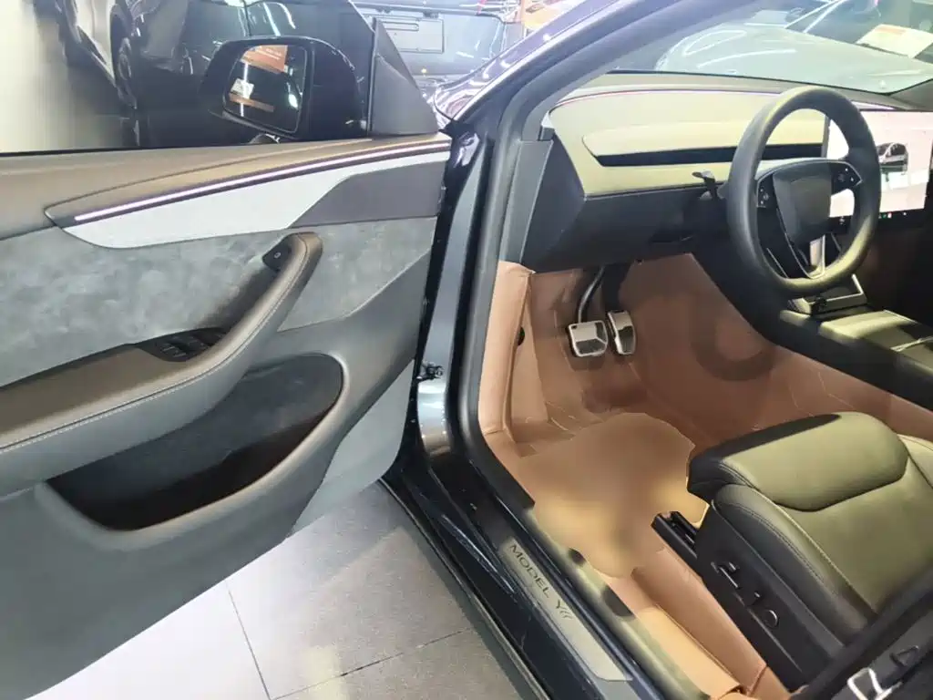 Tesla Model Y L — миниатюра 16