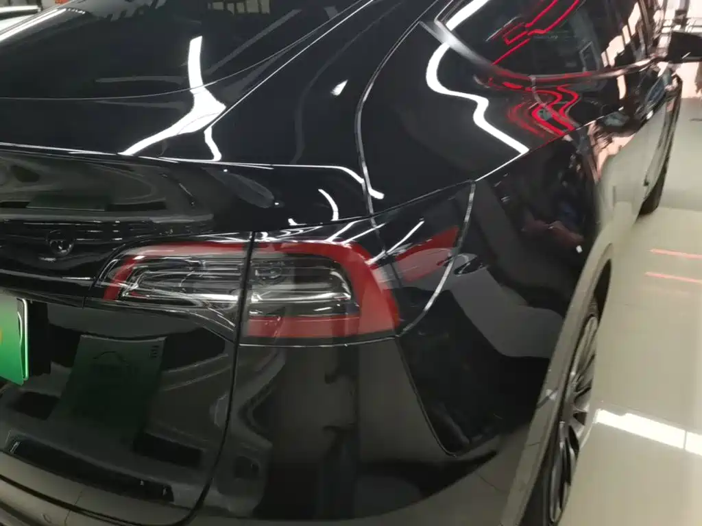 Tesla Model Y — миниатюра 8