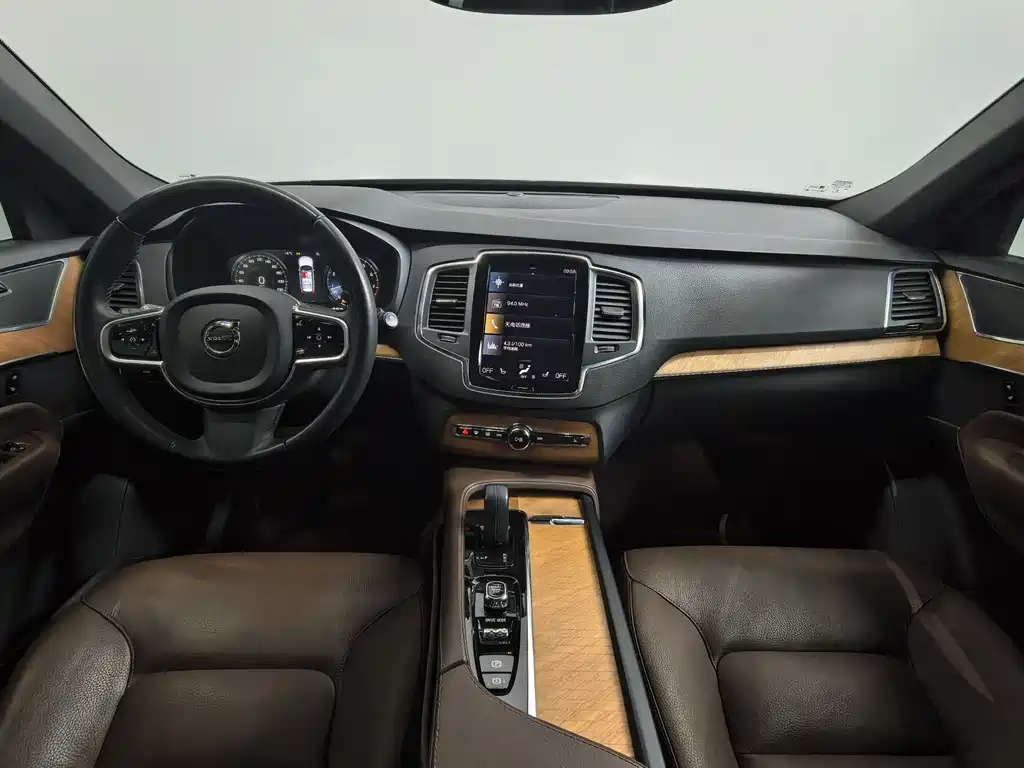 Volvo XC90 2021 B5 Luxury 5 мест