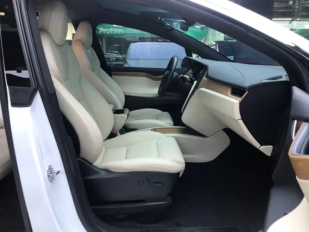 Tesla Model X — миниатюра 12