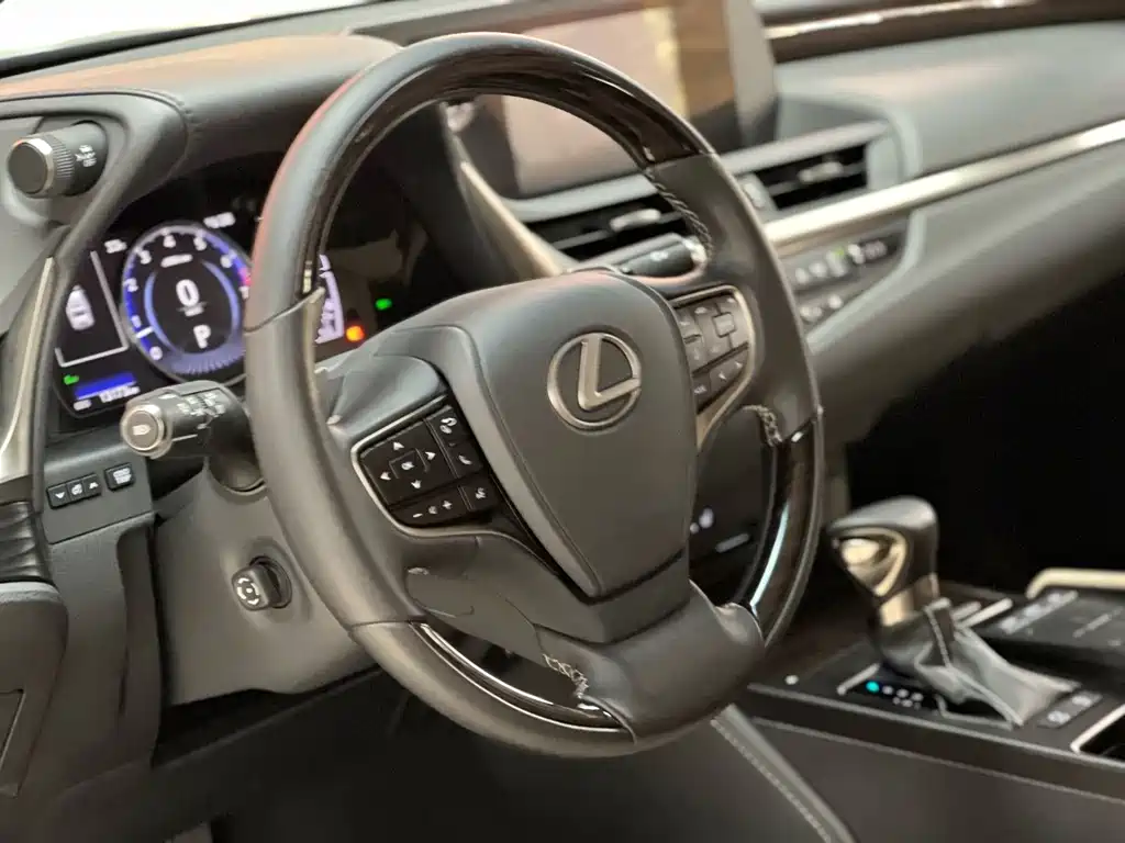 Lexus ES — миниатюра 7