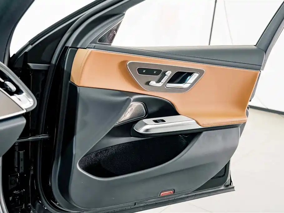 Mercedes-Benz E-Class — миниатюра 15