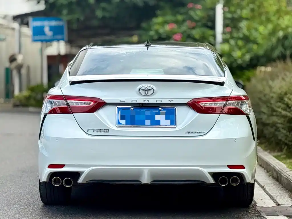 Toyota Camry — миниатюра 8