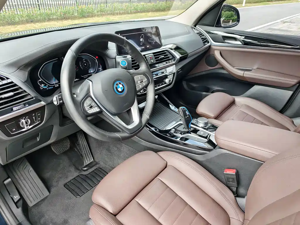 BMW iX3 — миниатюра 11