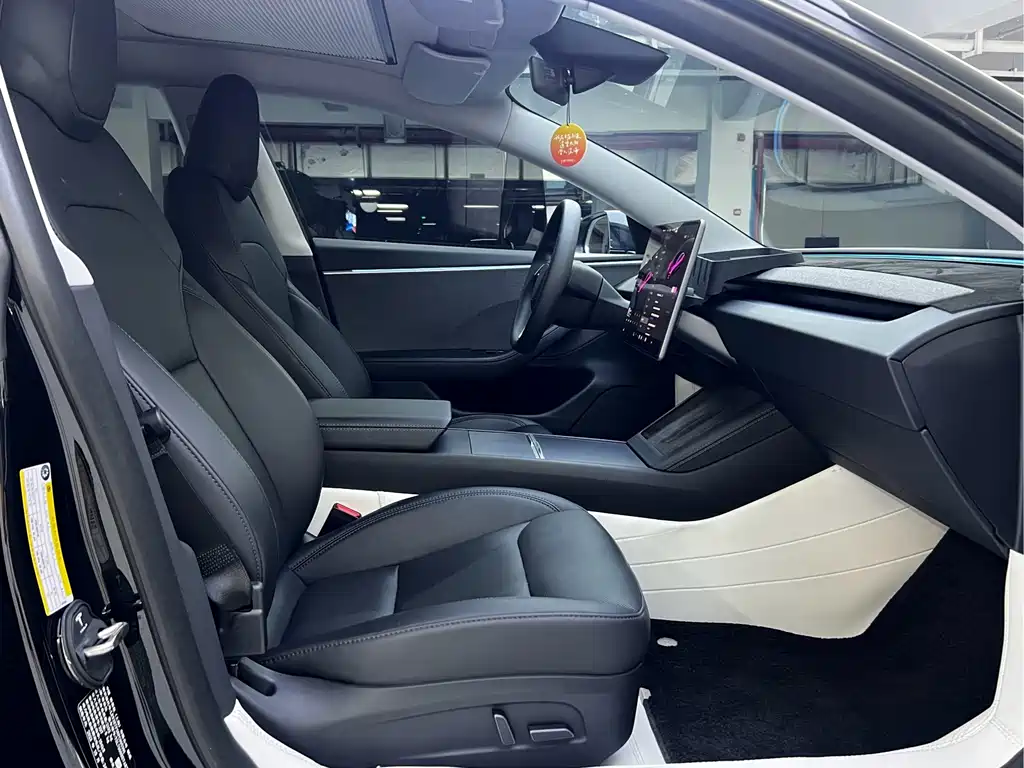 Tesla Model 3 — миниатюра 4