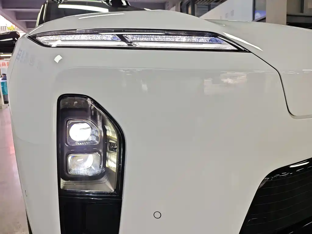 NIO ES8 — миниатюра 12