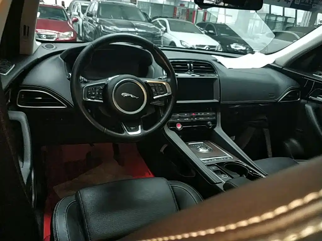 Jaguar F-PACE — миниатюра 10
