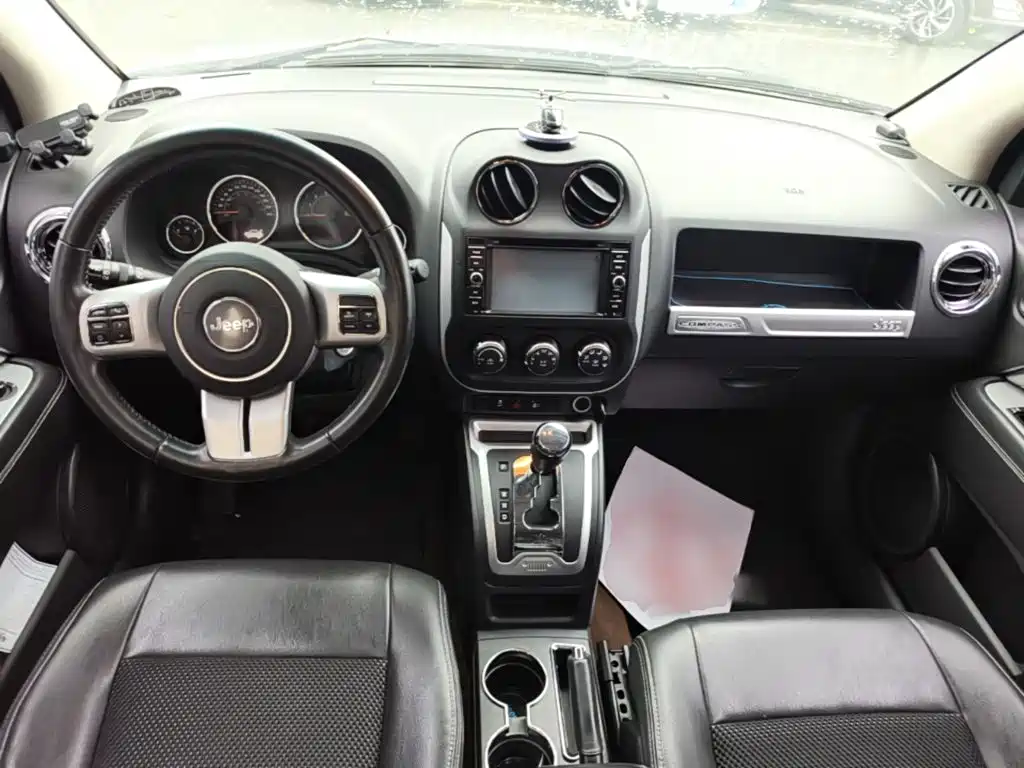 Jeep Compass (Import) — миниатюра 10
