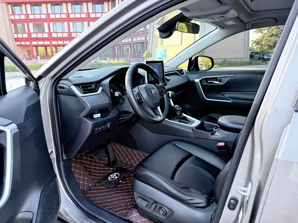 Toyota RAV4 — миниатюра 4