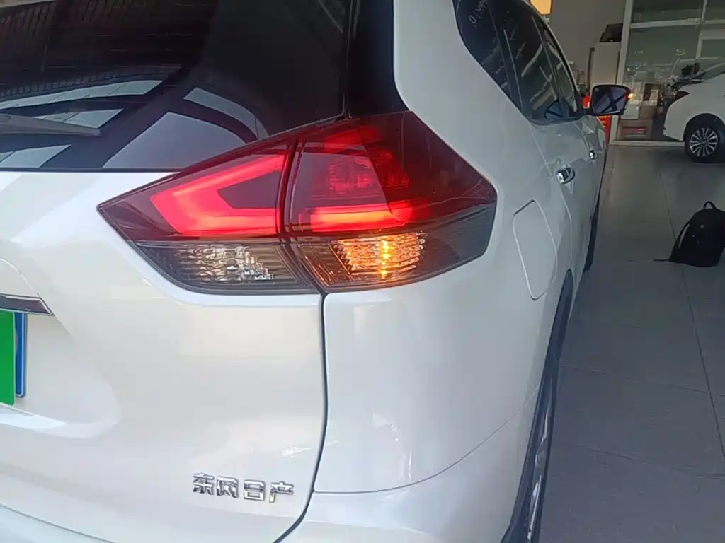 Nissan X-Trail — миниатюра 8
