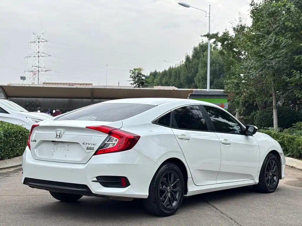 Honda Civic — миниатюра 7