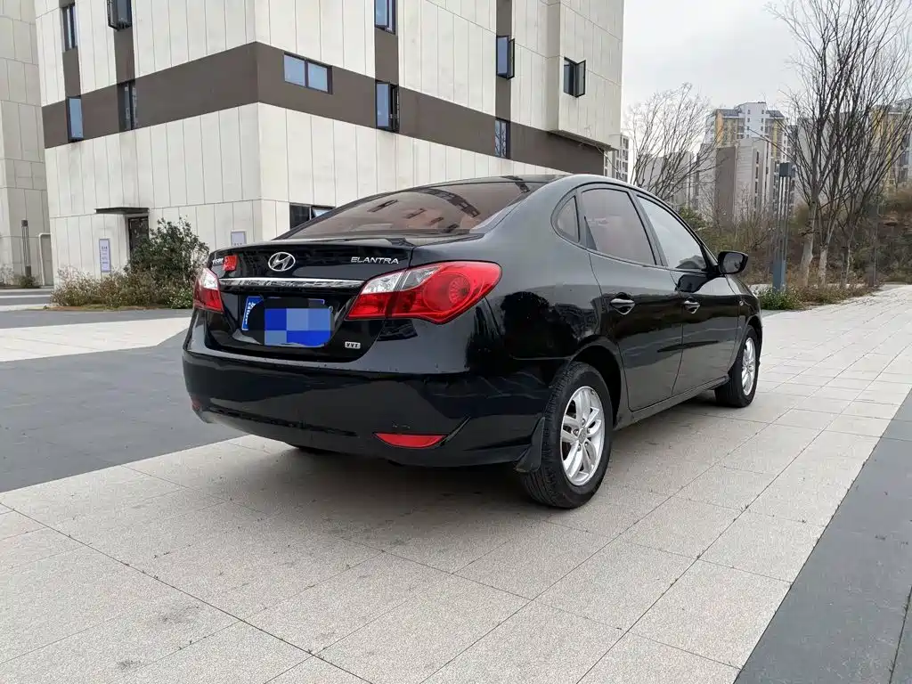 Hyundai Elantra — миниатюра 9