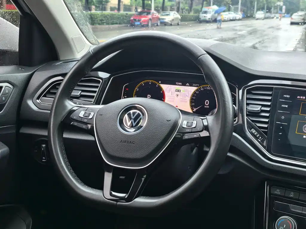 Volkswagen T-Roc 2022 280TSI DSG PLUS