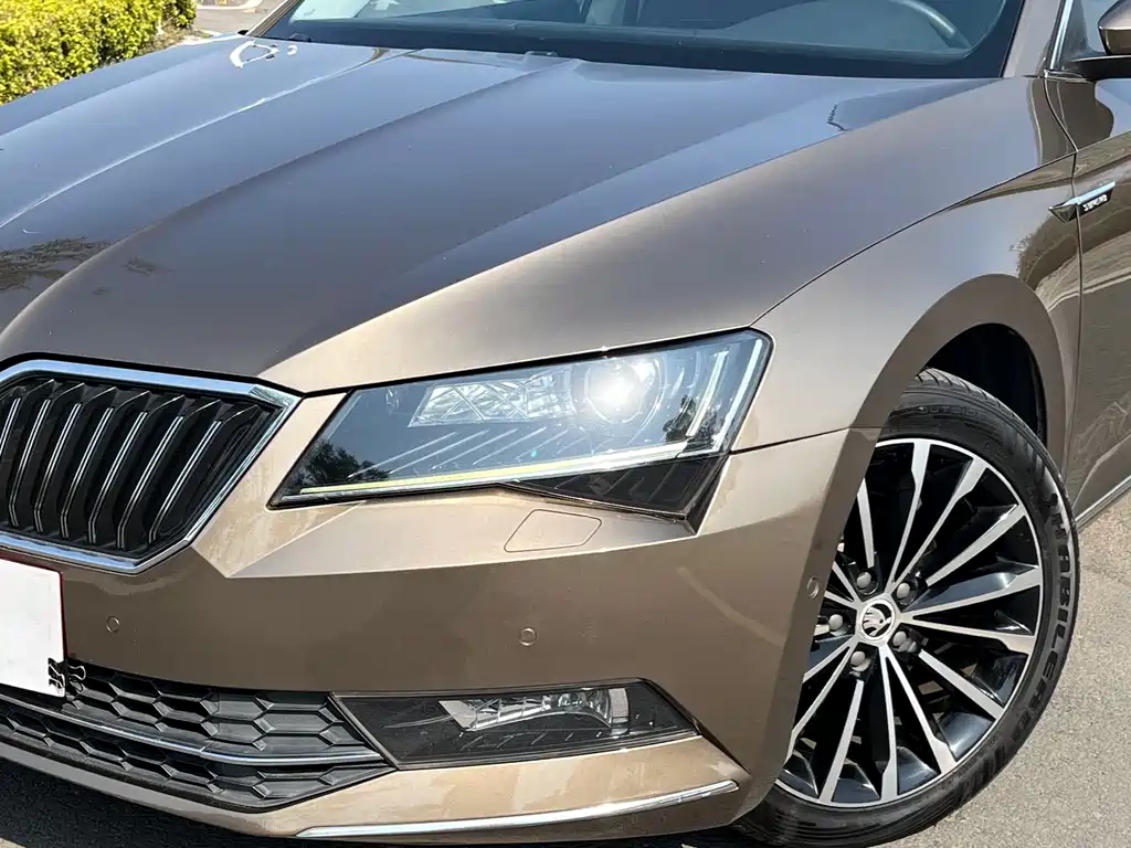 Skoda Superb — миниатюра 4