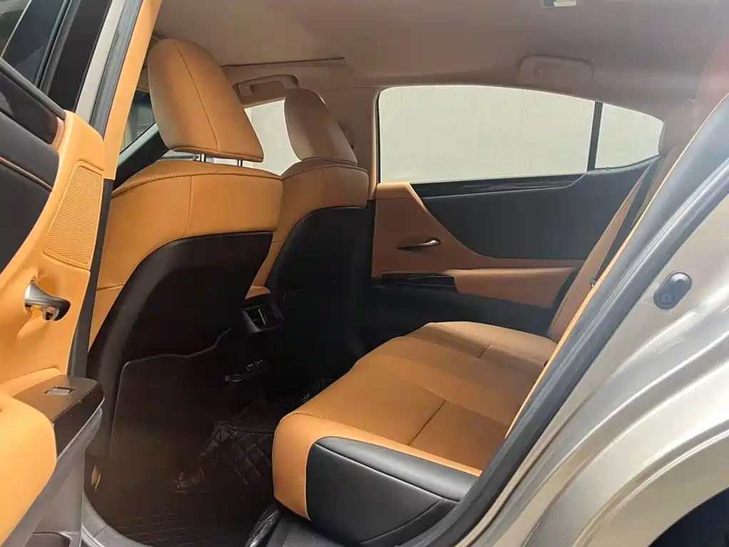 Lexus ES — миниатюра 10