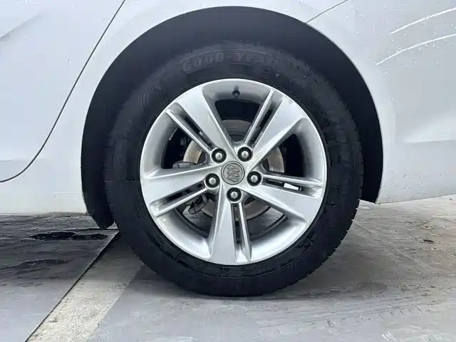 Buick Regal — миниатюра 10