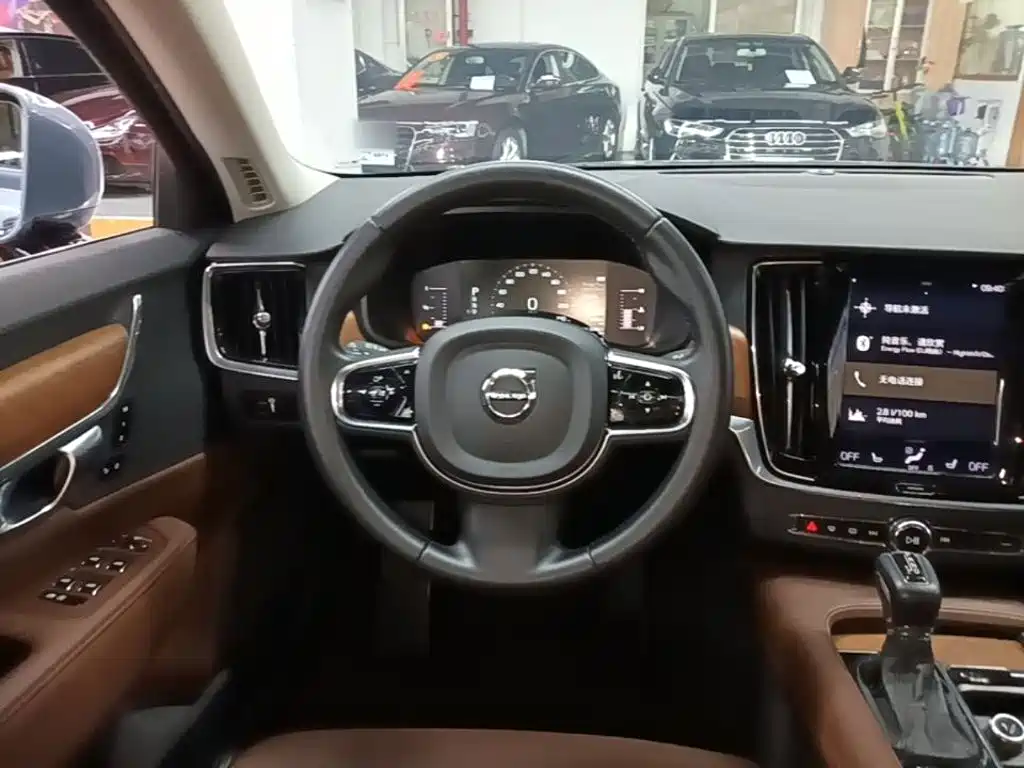 Volvo S90 — миниатюра 11
