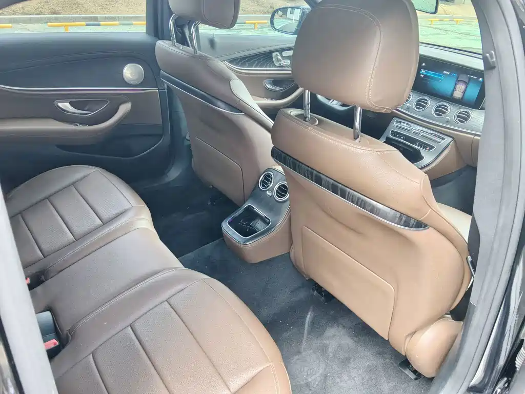 Mercedes-Benz E-Class — миниатюра 9