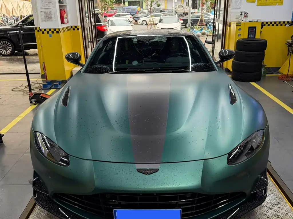 Aston Martin V8 Vantage — миниатюра 2