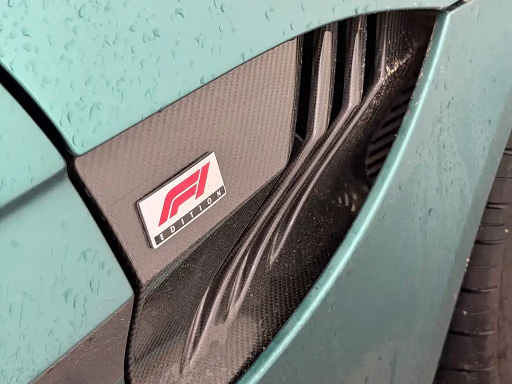 Aston Martin V8 Vantage — миниатюра 11