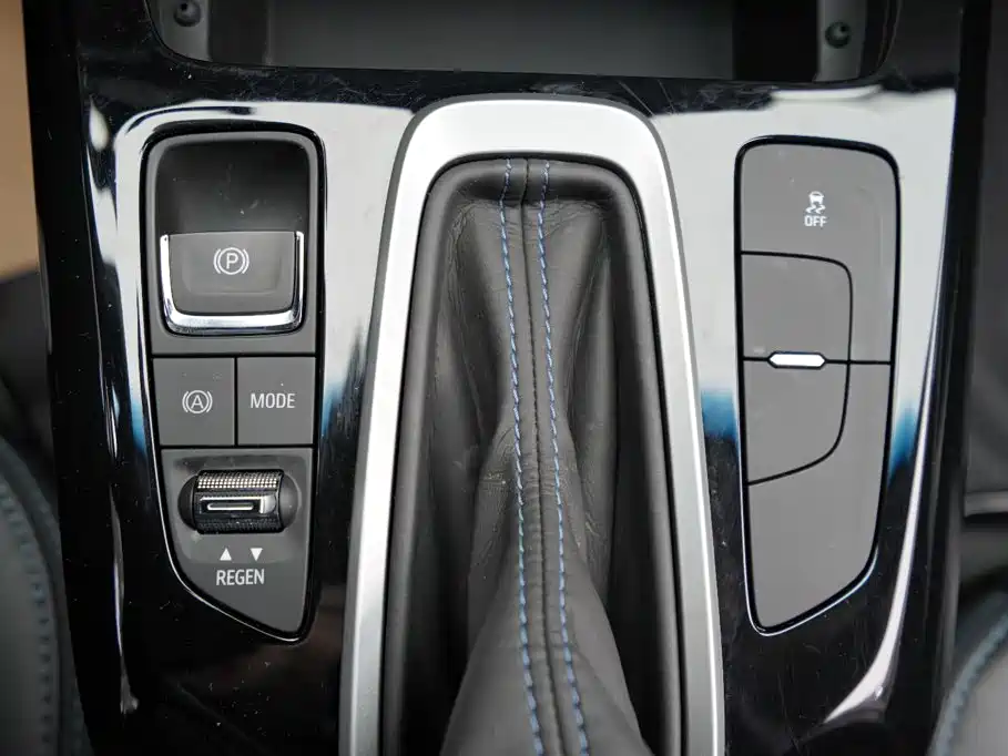 Chevrolet Menlo — миниатюра 10