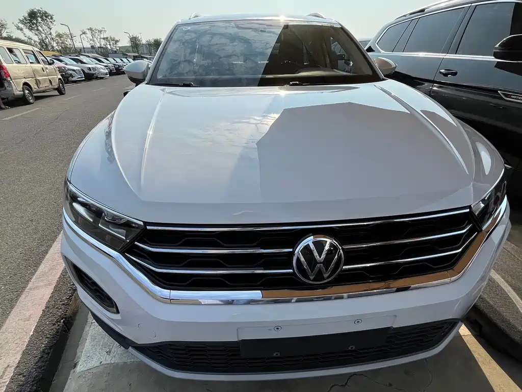 Volkswagen T-Roc — миниатюра 2
