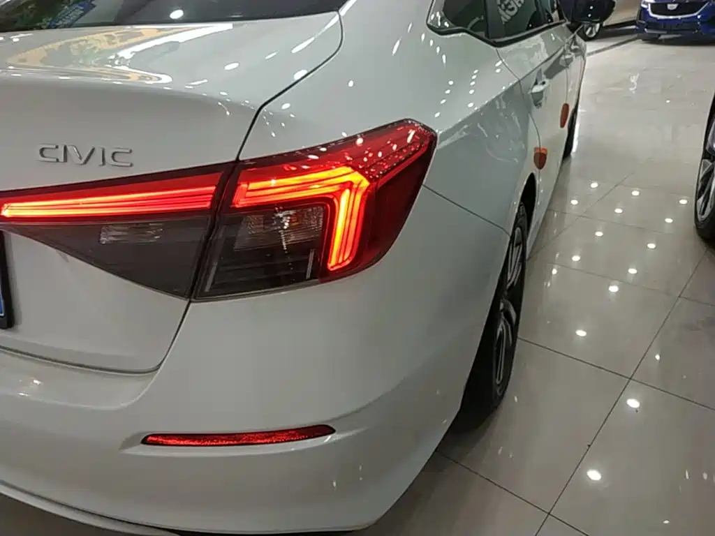 Honda Civic — миниатюра 8