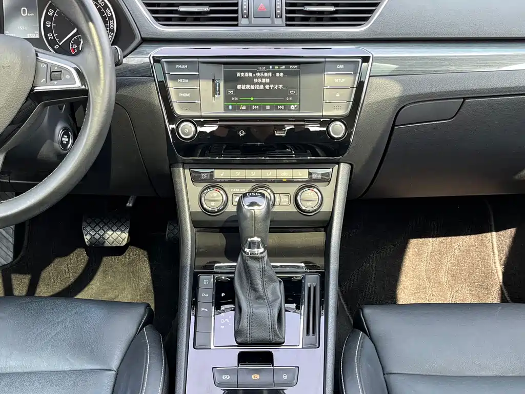 Skoda Superb — миниатюра 8